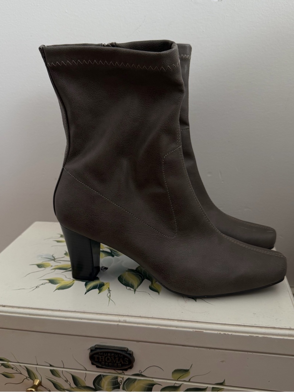 Aerosoles Dark Brown Stretch Ankle Heeled Boots